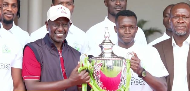 Gor Mahia presents Premier League trophy to President Ruto at State House.
