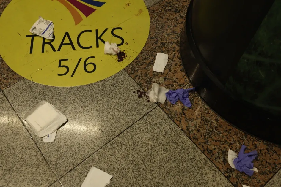 Stabbing wounds six at New York's Penn Station